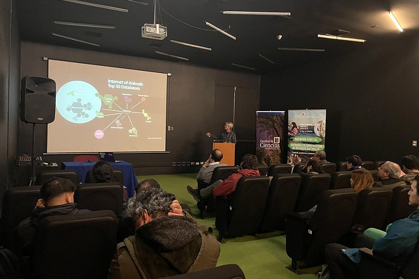 Experto mundial en estudio de mamíferos realizó charla magistral en la UACh