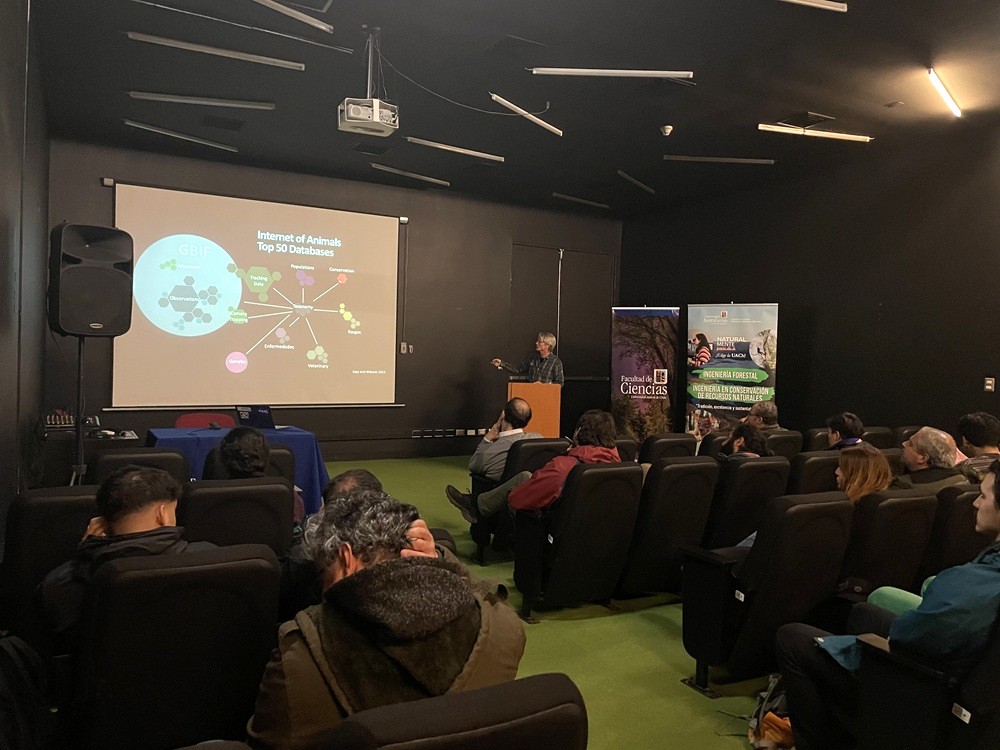 Experto mundial en estudio de mamíferos realizó charla magistral en la UACh