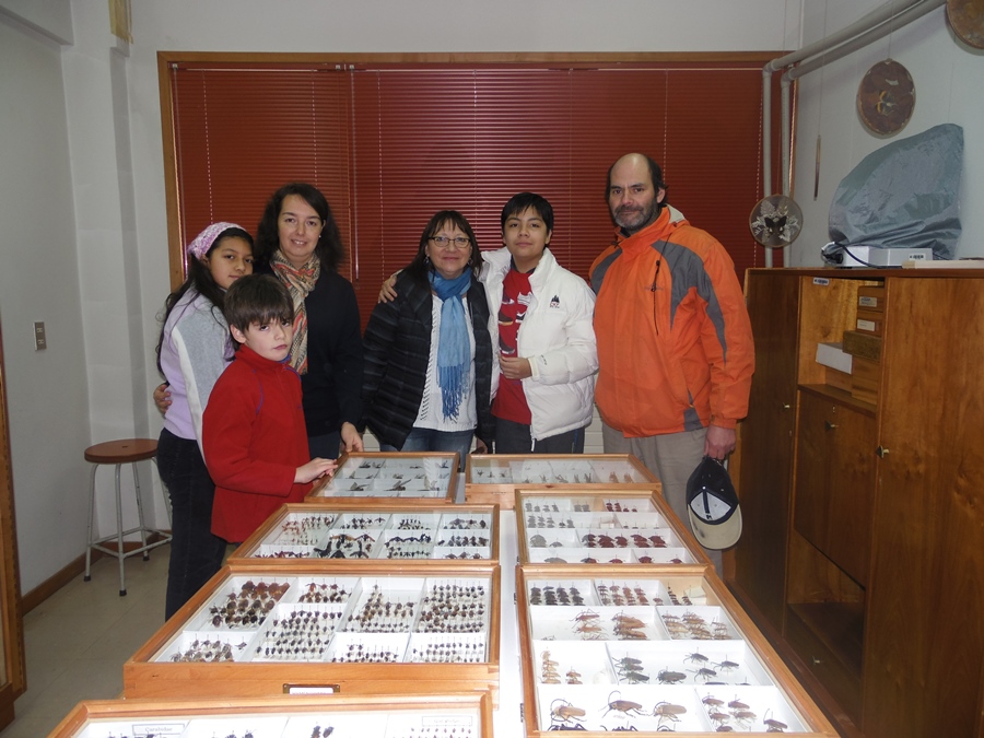Niños de Asociación Asperger Valdivia visitan colección Krahmer