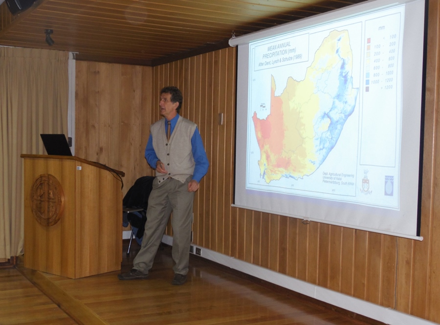 Dictaron charla sobre relación entre plantaciones forestales y el uso del agua