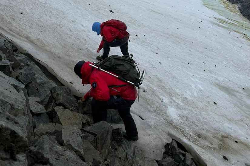 Académicos UACh participan de expedición científica en la Antártica