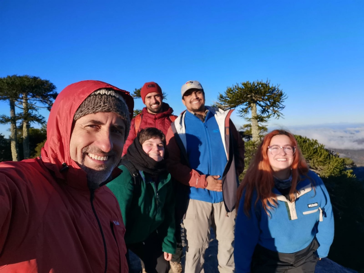 Estudiantes de Magíster en Ciencias mención Bosques y Medio Ambiente conocen la recuperación del bosque nativo en precordillera de Nahuelbuta